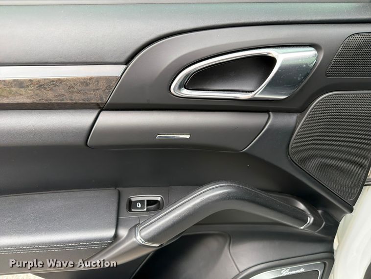 image for item FP3222 2012 Porsche Cayenne SUV