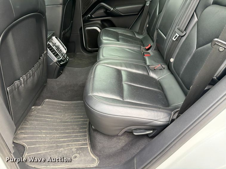 image for item FP3222 2012 Porsche Cayenne SUV