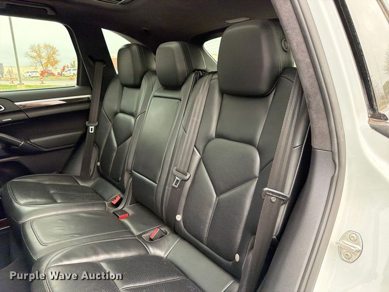 image for item FP3222 2012 Porsche Cayenne SUV
