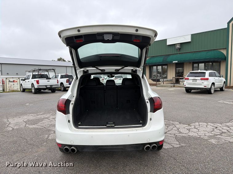 image for item FP3222 2012 Porsche Cayenne SUV