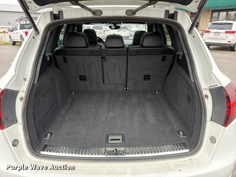 image for item FP3222 2012 Porsche Cayenne SUV