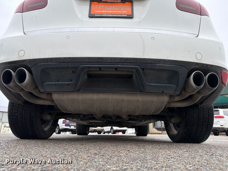 image for item FP3222 2012 Porsche Cayenne SUV
