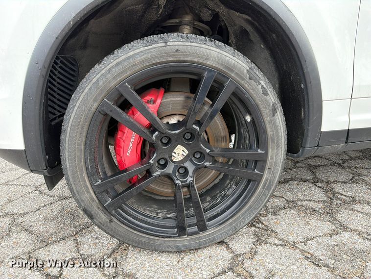 image for item FP3222 2012 Porsche Cayenne SUV