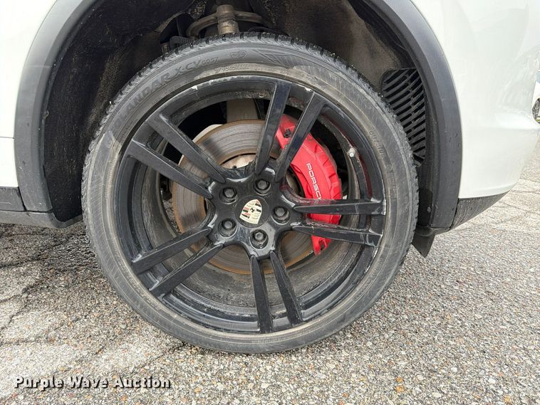 image for item FP3222 2012 Porsche Cayenne SUV