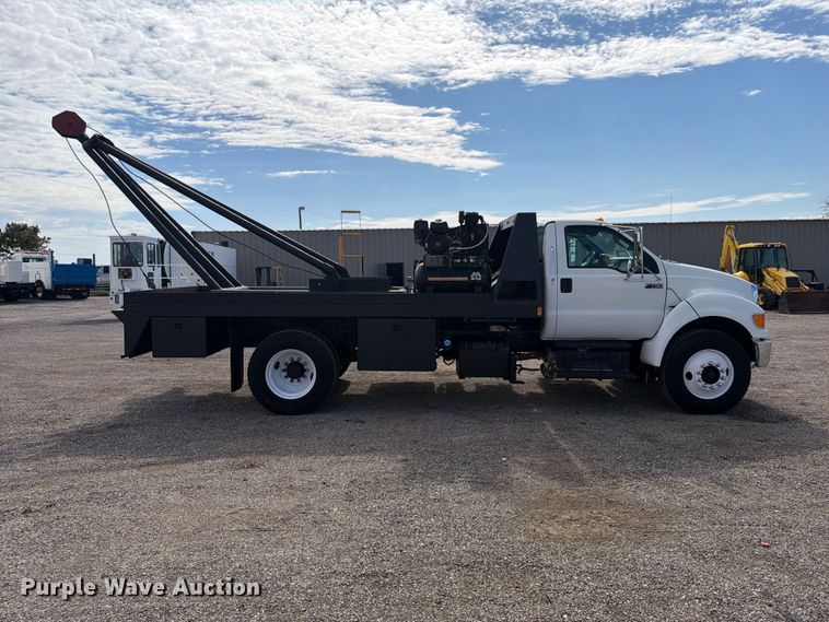 image for item FW3575 2011 Ford F750 winch truck