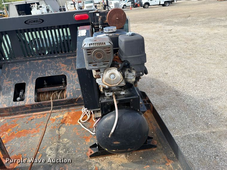 image for item FW3575 2011 Ford F750 winch truck