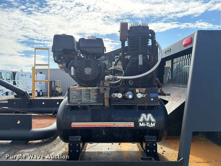 image for item FW3575 2011 Ford F750 winch truck