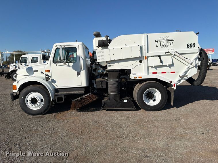 image for item FW3577 2002 International 4700 street sweeper truck