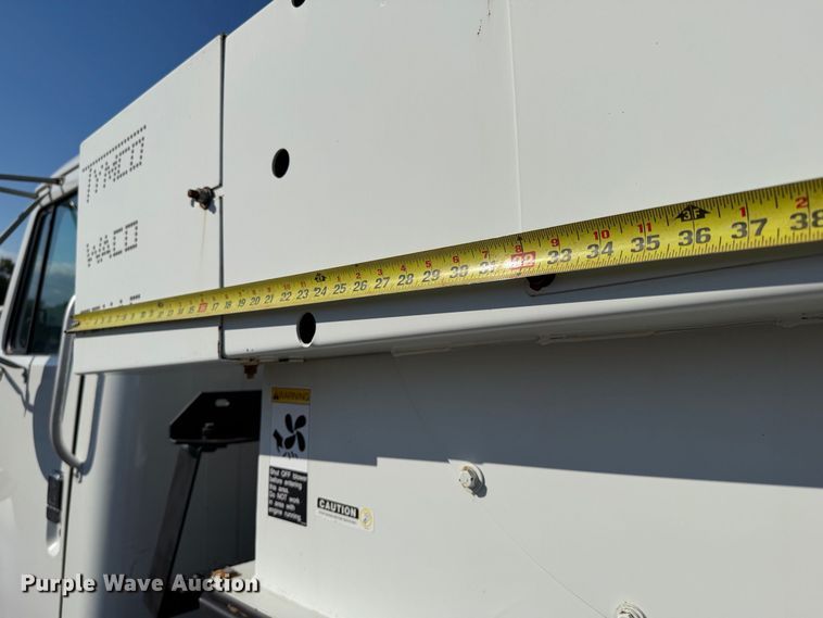 image for item FW3577 2002 International 4700 street sweeper truck