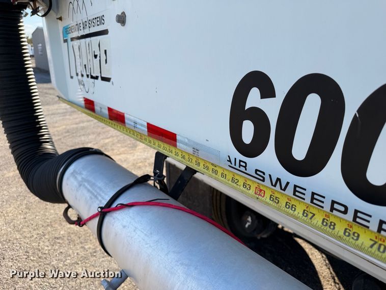 image for item FW3577 2002 International 4700 street sweeper truck