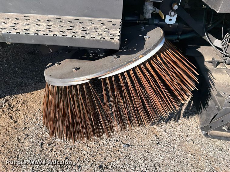 image for item FW3577 2002 International 4700 street sweeper truck