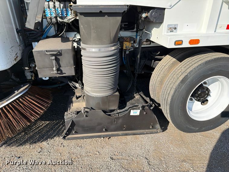 image for item FW3577 2002 International 4700 street sweeper truck