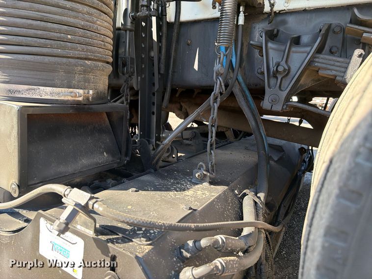 image for item FW3577 2002 International 4700 street sweeper truck