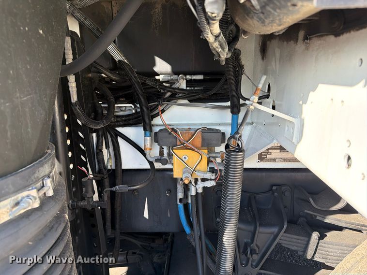 image for item FW3577 2002 International 4700 street sweeper truck