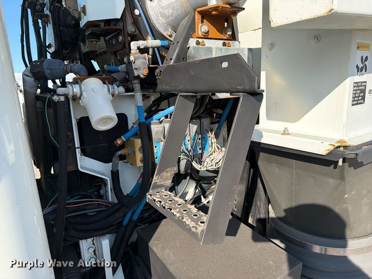 image for item FW3577 2002 International 4700 street sweeper truck