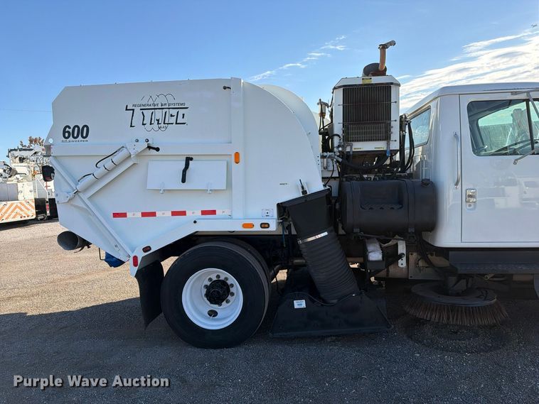 image for item FW3577 2002 International 4700 street sweeper truck