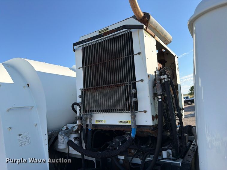image for item FW3577 2002 International 4700 street sweeper truck