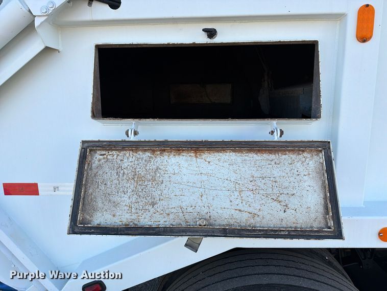 image for item FW3577 2002 International 4700 street sweeper truck
