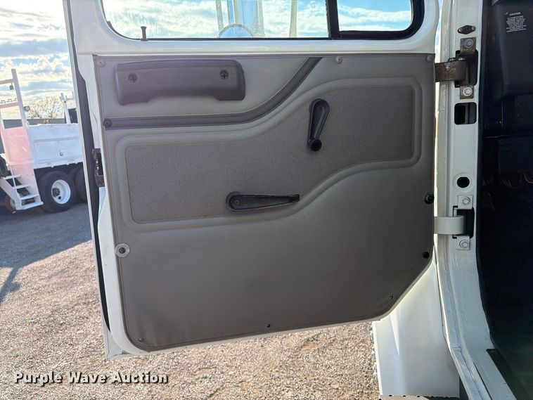 image for item FW3577 2002 International 4700 street sweeper truck