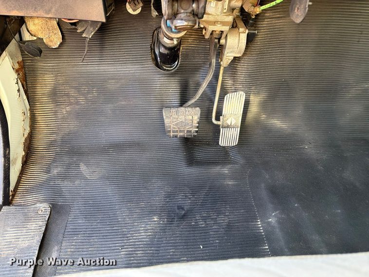 image for item FW3577 2002 International 4700 street sweeper truck