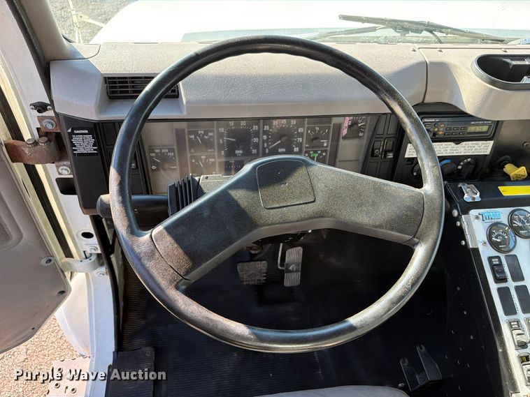image for item FW3577 2002 International 4700 street sweeper truck