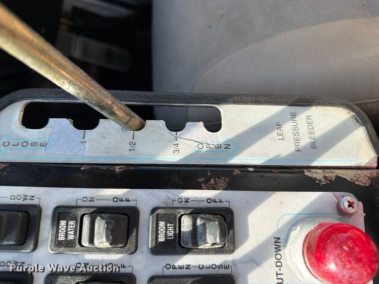 image for item FW3577 2002 International 4700 street sweeper truck
