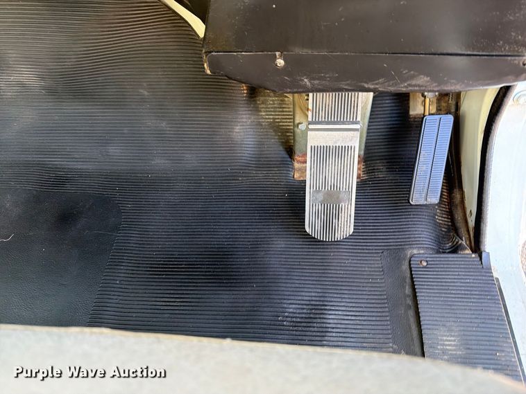 image for item FW3577 2002 International 4700 street sweeper truck