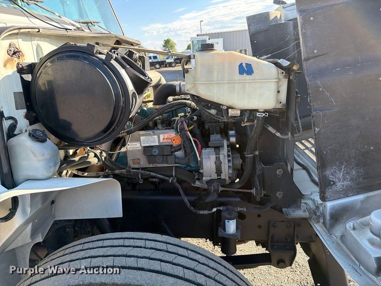 image for item FW3577 2002 International 4700 street sweeper truck