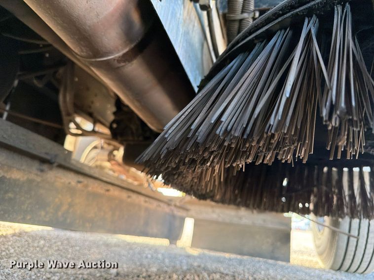 image for item FW3577 2002 International 4700 street sweeper truck