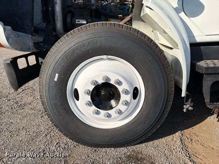 image for item FW3577 2002 International 4700 street sweeper truck