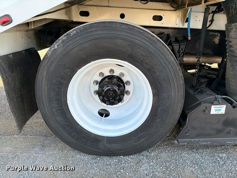 image for item FW3577 2002 International 4700 street sweeper truck