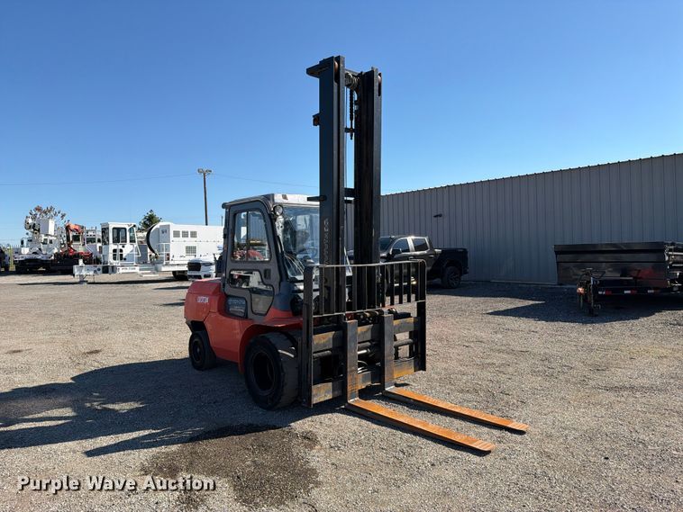 image for item FW3585 2009 Toyota 7FGAU50 forklift