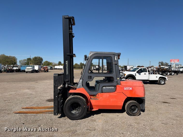 image for item FW3585 2009 Toyota 7FGAU50 forklift