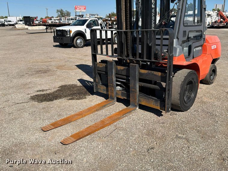 image for item FW3585 2009 Toyota 7FGAU50 forklift