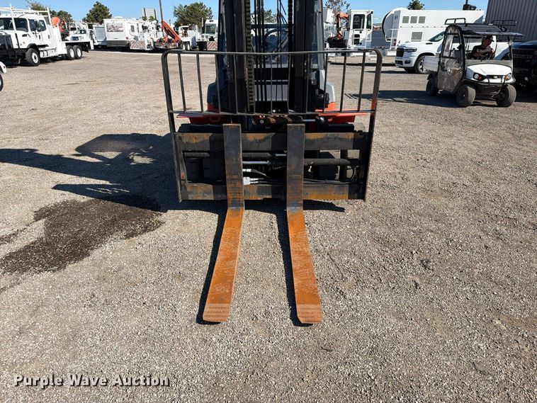 image for item FW3585 2009 Toyota 7FGAU50 forklift