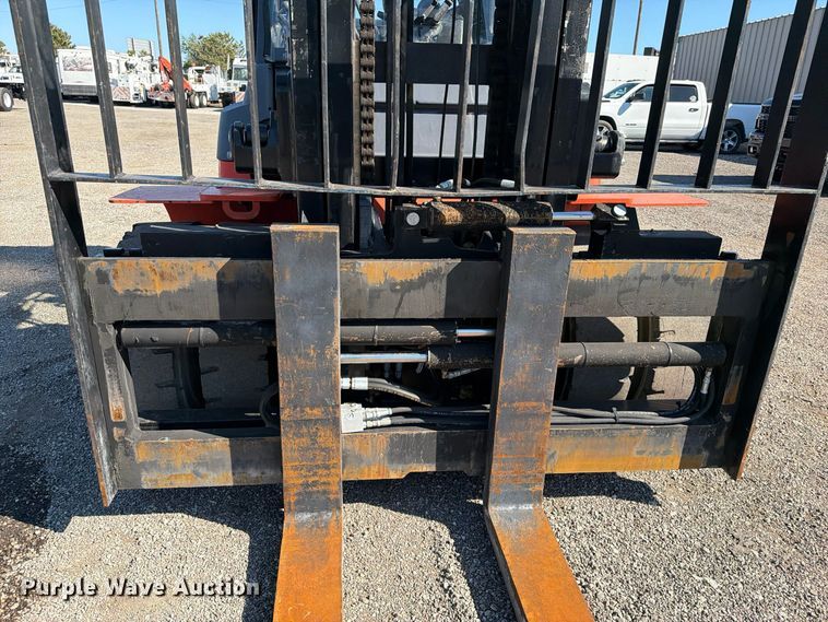 image for item FW3585 2009 Toyota 7FGAU50 forklift