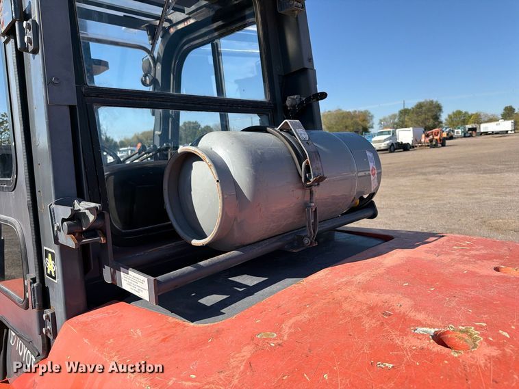 image for item FW3585 2009 Toyota 7FGAU50 forklift
