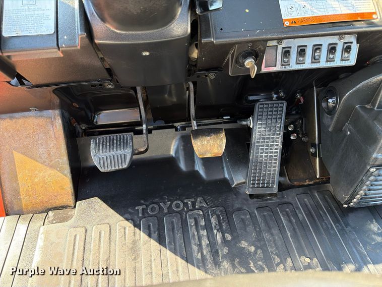 image for item FW3585 2009 Toyota 7FGAU50 forklift