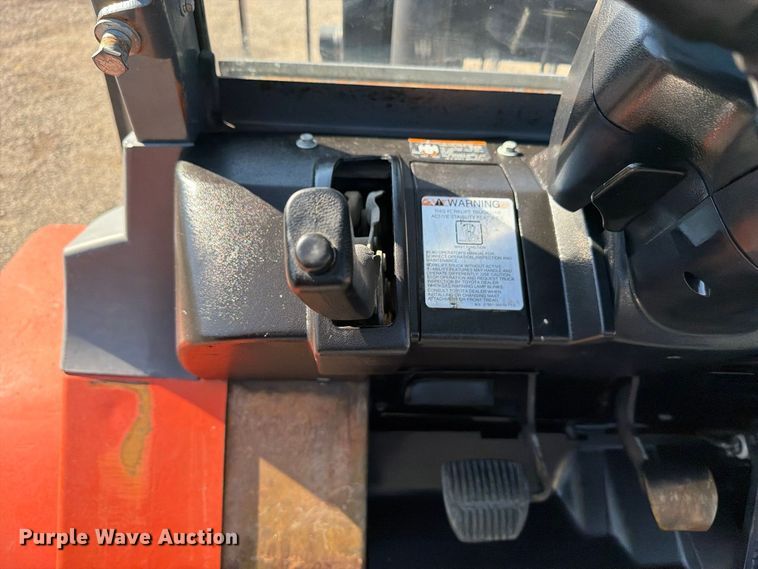 image for item FW3585 2009 Toyota 7FGAU50 forklift