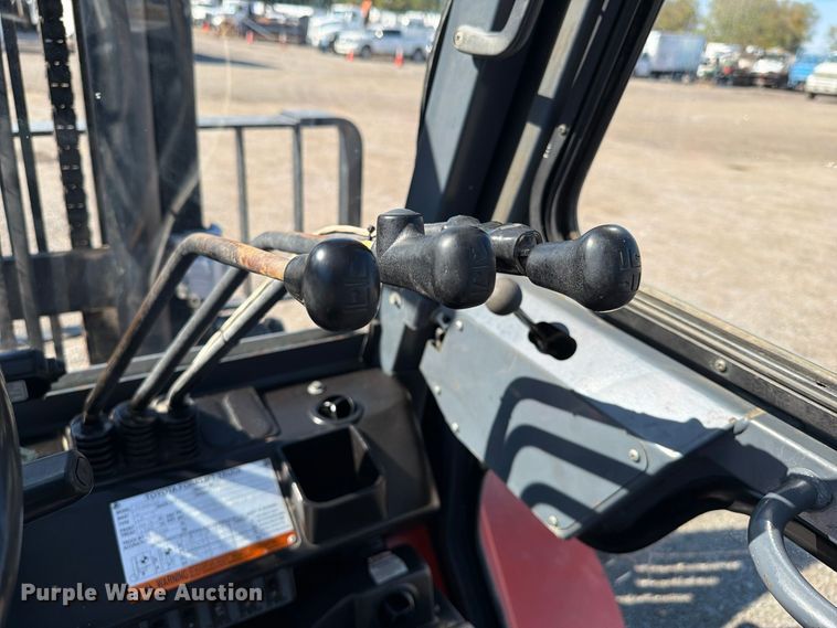image for item FW3585 2009 Toyota 7FGAU50 forklift