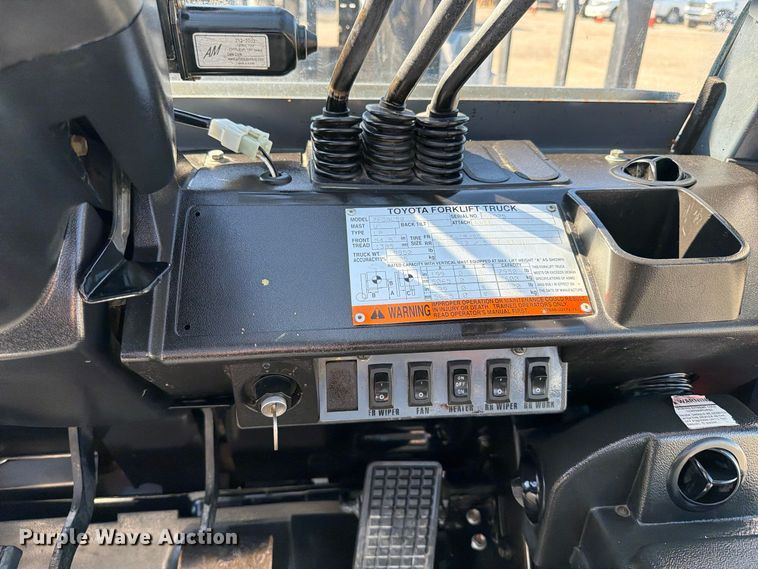 image for item FW3585 2009 Toyota 7FGAU50 forklift