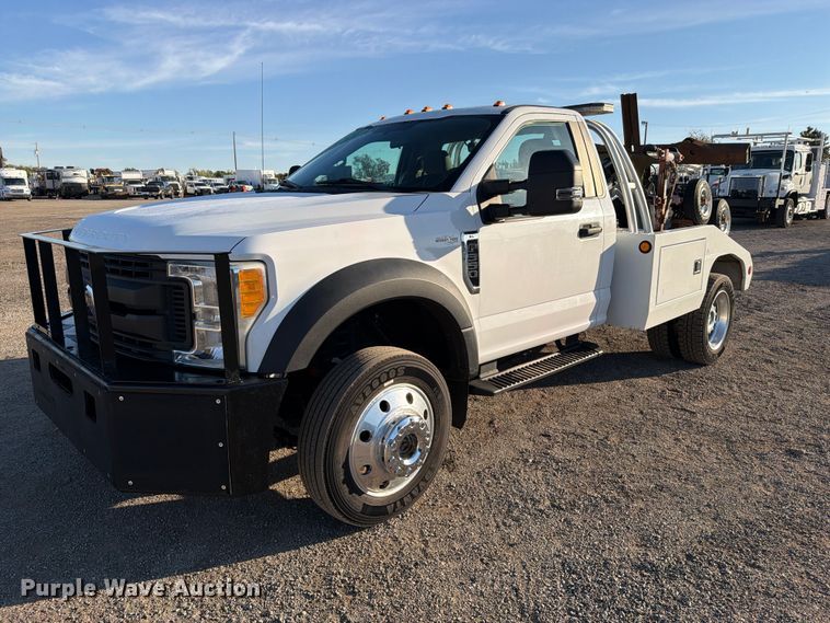 image for item FW3586 2017 Ford F550 Super Duty tow truck