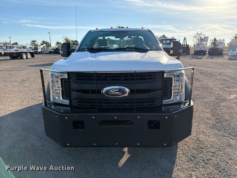 image for item FW3586 2017 Ford F550 Super Duty tow truck
