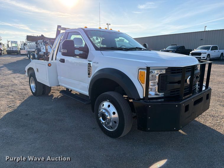 image for item FW3586 2017 Ford F550 Super Duty tow truck