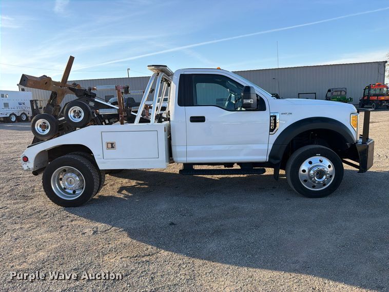 image for item FW3586 2017 Ford F550 Super Duty tow truck