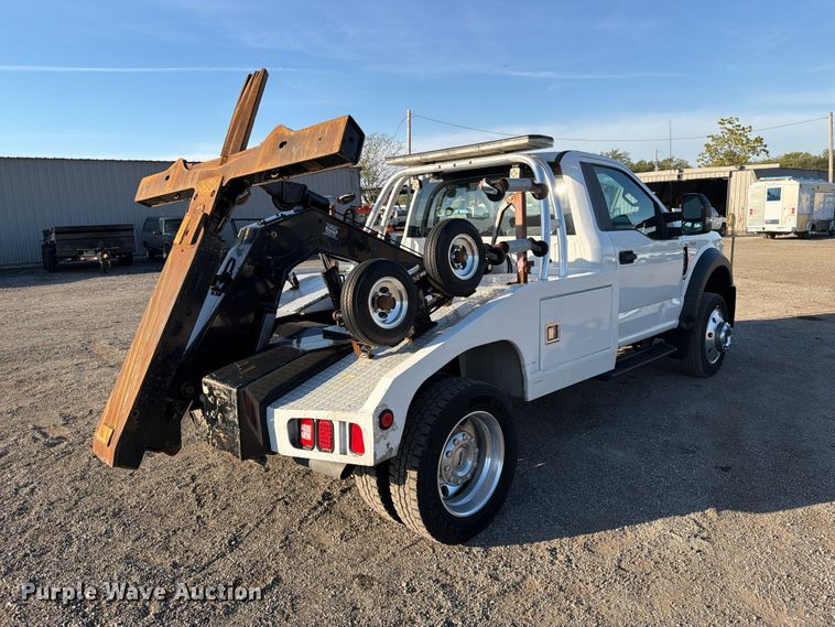 image for item FW3586 2017 Ford F550 Super Duty tow truck