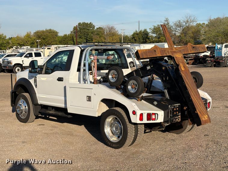 image for item FW3586 2017 Ford F550 Super Duty tow truck