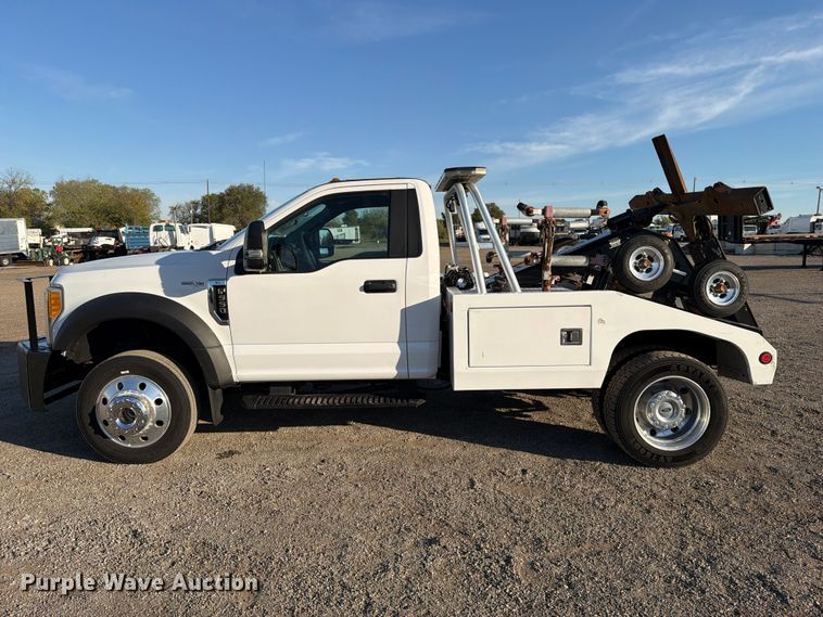 image for item FW3586 2017 Ford F550 Super Duty tow truck