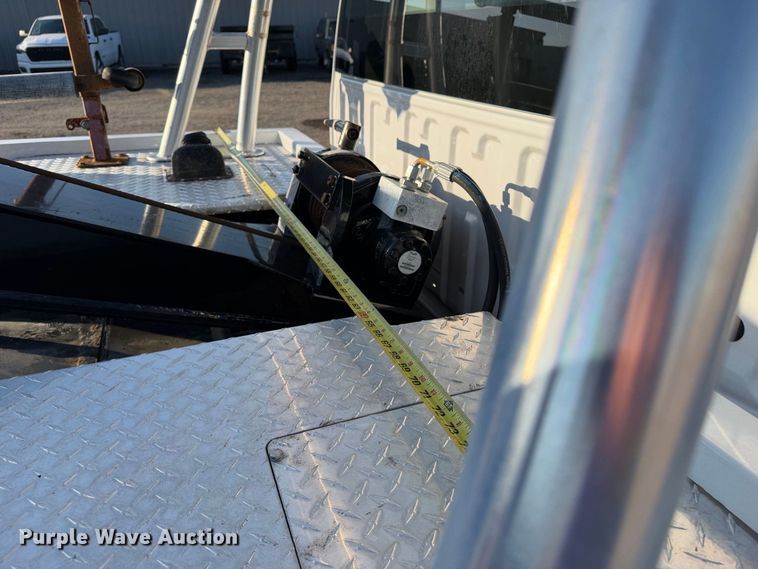 image for item FW3586 2017 Ford F550 Super Duty tow truck