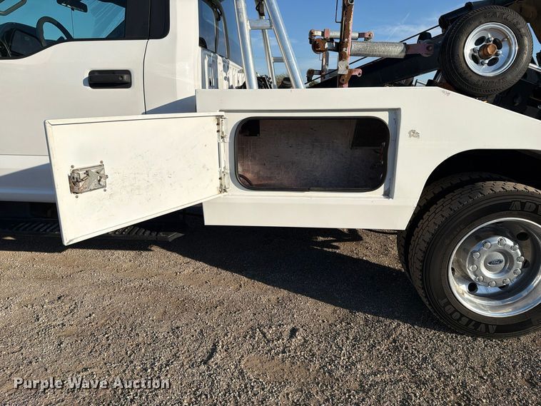 image for item FW3586 2017 Ford F550 Super Duty tow truck